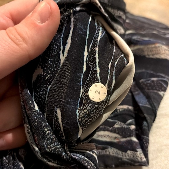 Lululemon Fast & Free 7/8 Tight | Size 2 - Picture 4 of 5